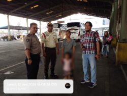 Polri Untuk Masyarakat, Bentuk Kepedulian Kanit Intelkam Bersama KA SPKT Polsek Tambelang Antarkan Warga Yang Telantar