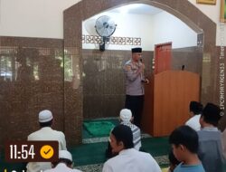 Safari Jumat di Desa Cijengkol, Kapolsek Setu Dorong Warga Aktif Jaga Keamanan Lingkungan