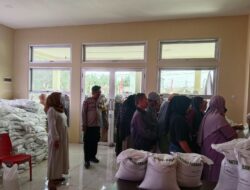 Apresiasi Dinsos, PSM Burangkeng Kawal Penyaluran Beras Gratis untuk 1.231 KPM