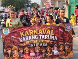 Karnaval HUT RI Ke-81 Karang Taruna RW 04 Jatirasa Meriah, Warga Tampilkan Semangat Perjuangan